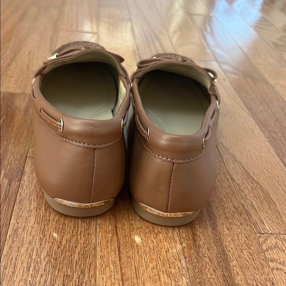 NWOT Michael Kors Brown Leather Loafers Women’s Size 8M - Picture 2 of 6